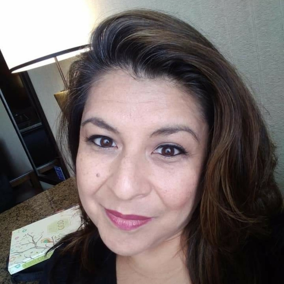 Meet your Posher, Rosanna - Picture 1 of 4